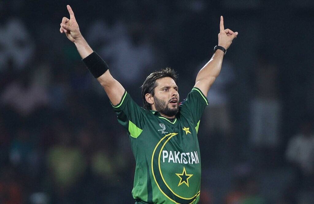 Five Cricket Legends Who Triumphed Using Borrowed Equipment