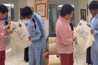 Sachin Tendulkar Gifts His Test Jersey