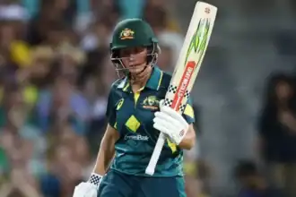 Mooney and King lead Australia to T20I win despite fielding lapses