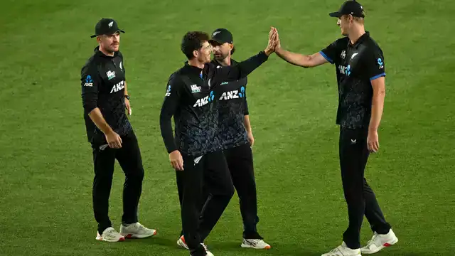 New Zealand Beat South Africa by 8 Wickets to Take 2-1 Lead in T20I Series
