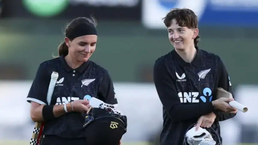 Amelia Kerr 179 leads record ODI chase