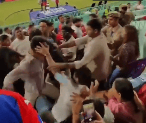 IPL 2026 fan fight during LSG vs DC match goes viral